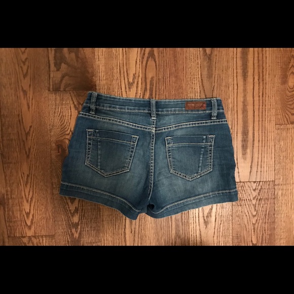 2 pairs of jean shorts - Picture 3 of 3